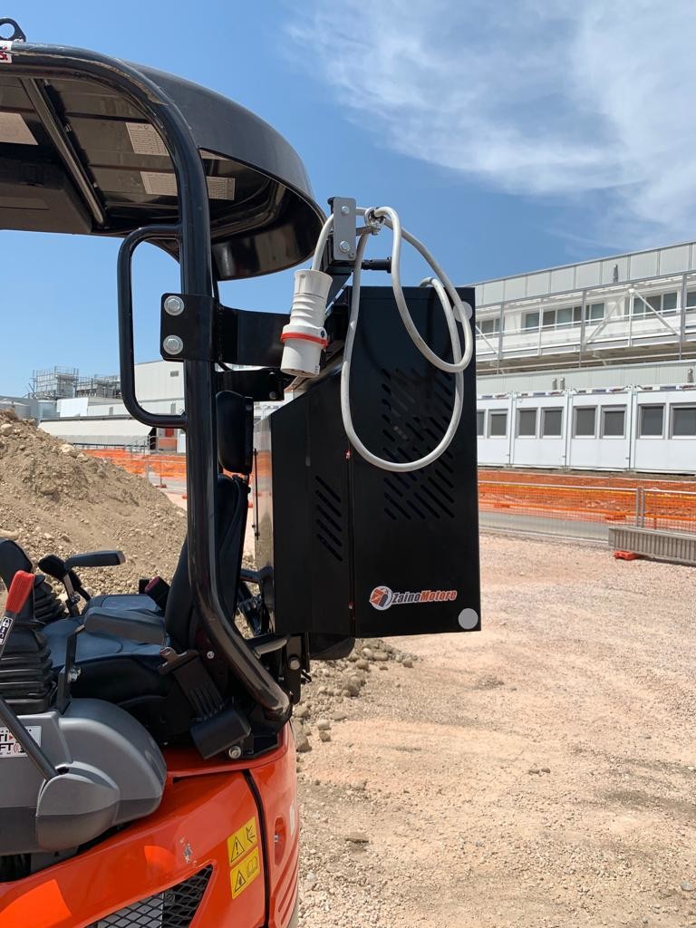 Application sur mini-pelle Kubota (vue côté G)