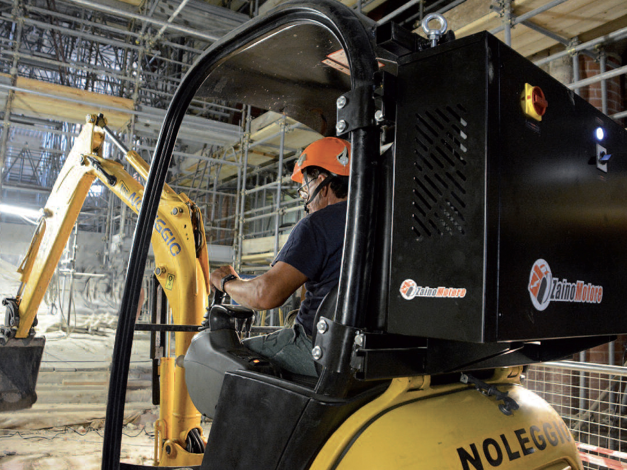 Au travail en cathédrale, dans le respect du silence!