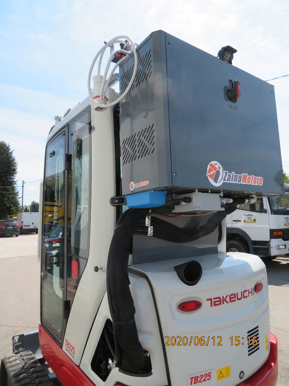 Su Takehuchi cabinato 2