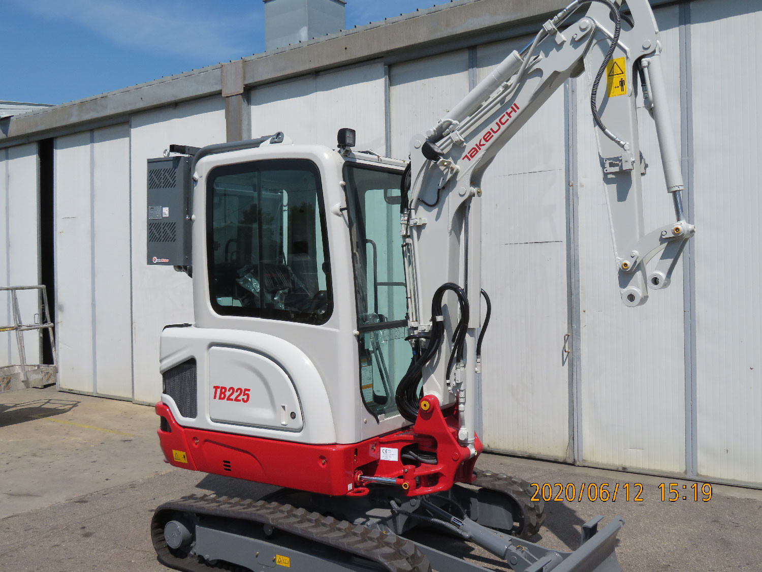 Su Takehuchi cabinato 5